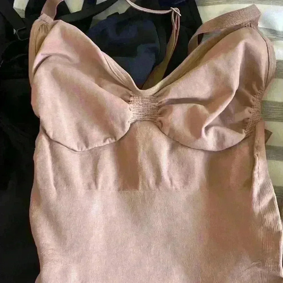 SKIMS- NWOB Sculpting Seamless Mid Thigh Bodysuit Color- Sienna - Picture 4 of 8